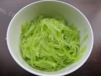 美味的凉拌莴笋丝做法图解6)