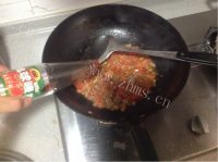 诱人的番茄肉酱意面做法图解7)