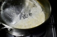 煎香的香草鱼块做法图解7)