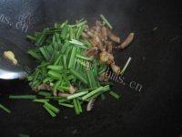 让人怀念的韭菜炒鱿鱼做法图解10)