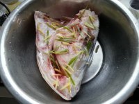 美味的剁椒蒸鱼头做法图解2)