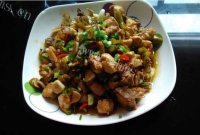 口感饱满的酸辣鸡丁