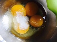自制可可蛋糕卷做法图解2)