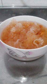 美味的桃胶银耳羹