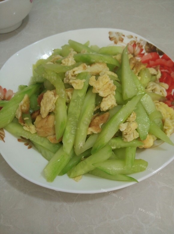 珍馐美味的黄瓜炒鸡蛋