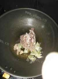 尖椒豆片炒肉做法图解2)