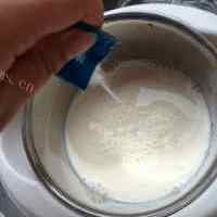珍馐美味的自制酸奶的做法图解二