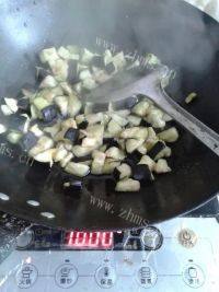 家常菜肉末茄子做法图解7)