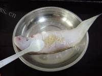 美味的清蒸龙利鱼做法图解2)