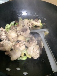 家常菜土豆炖鸡块做法图解5)