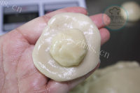 美味的蛋黄酥月饼做法图解12)