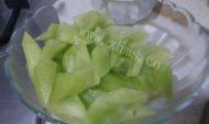 凉拌莴笋做法图解2)