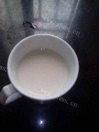 美味的自制风味奶茶做法图解3)