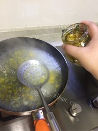 酸汤浸肥牛做法图解12)