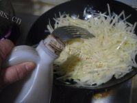 软嫩的素炒土豆丝做法图解5)