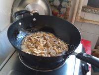 家常菜平菇炒肉片做法图解10)