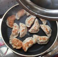 色味俱全的香煎饺子做法图解6)