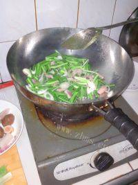 易做的蒜薹炒肉