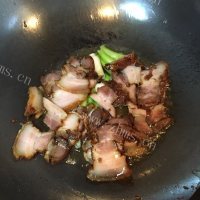 喷香的茶树菇炒肉做法图解4)