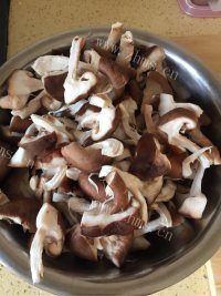 自己做的香菇猪肉包子做法图解1)