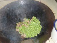 家常菜肉末毛豆做法图解4)