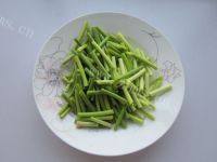 美味的蒜薹炒牛肉做法图解2)