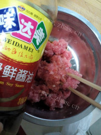 美味的猪肉大葱馄饨做法图解2)