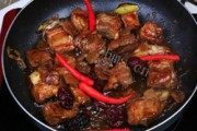 美味的桂圆红枣烧排骨