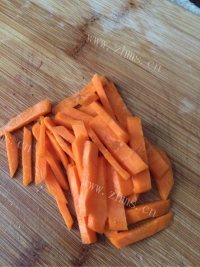 家常酸菜炒鸭胗做法图解2)