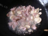 家常菜蘑菇烧肉做法图解3)