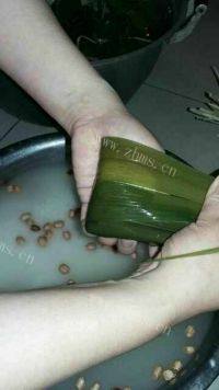 简单的肉粽子做法图解8)