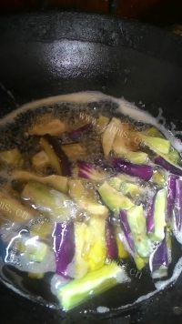 家常菜鱼香茄子做法图解5)