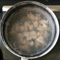 热腾腾的羊肉白萝卜汤做法图解6)