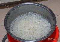 美味的牛肉米线做法图解1)