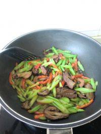 滋香的芹菜炒腊肉
