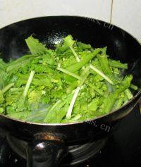 家常菜雪菜炒肉丝做法图解8)