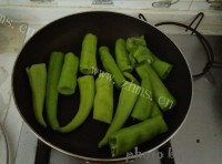 家常菜虎皮尖椒做法图解3)
