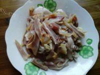 营养丰富腊肉炒花菜做法图解3)