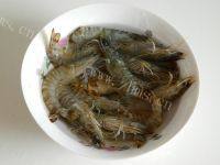 健康的芦笋炒大虾做法图解1)