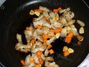 酸豆角炒五花肉做法图解4)