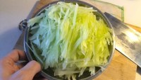 好吃的的蒜香麻辣莴笋丝做法图解3)