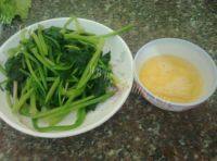 菠菜炒蛋自制做法图解2)