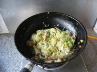 好吃的圆白菜炒豆腐干做法图解11)