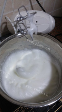 自制黑芝麻戚风蛋糕做法图解11)
