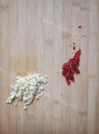 好吃的清炒毛豆粒做法图解2)
