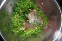 （美味可口）芹菜猪肉饺子做法图解5)