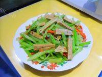 家常菜芹菜炒豆腐干