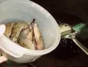 蒜茸茄汁九节虾做法图解2)