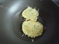 自制豆芽煎饼做法图解8)
