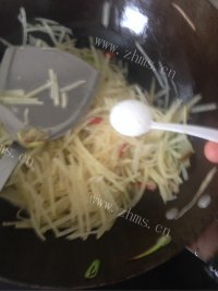 美味营养的炒土豆丝做法图解8)